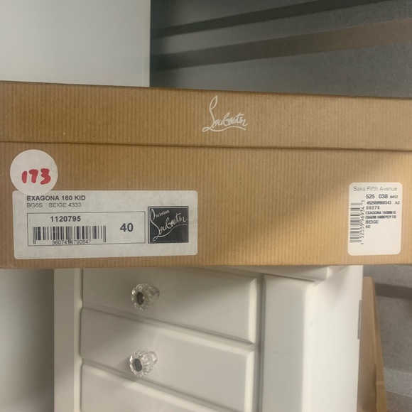 Christian Louboutin - Picture 7 of 7